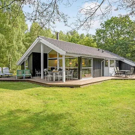 Amazing Home In Ebeltoft With Sauna *