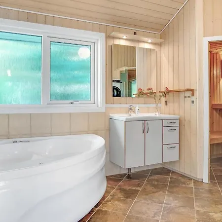 Semesterbostad Amazing Home In Ebeltoft With Sauna